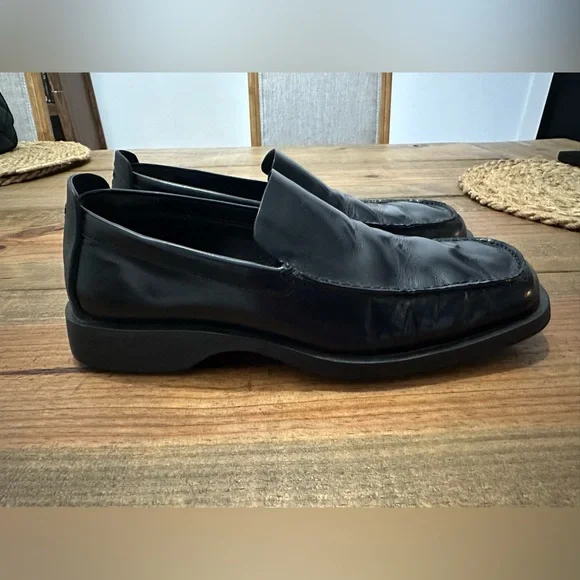 GUCCI Classic Leather LoafersSlip On Size 8 BLACK